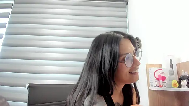 nia  white online show from March 4, 8:16 pm