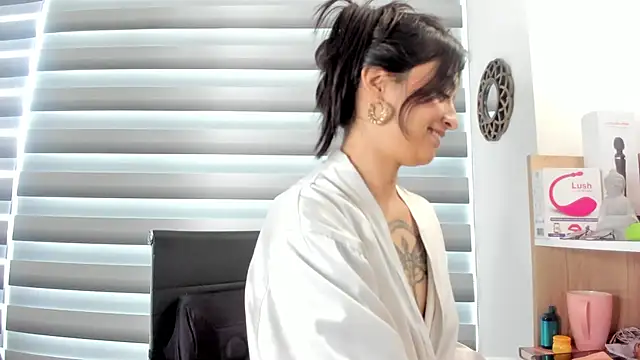 nia  white online show from March 11, 5:46 pm