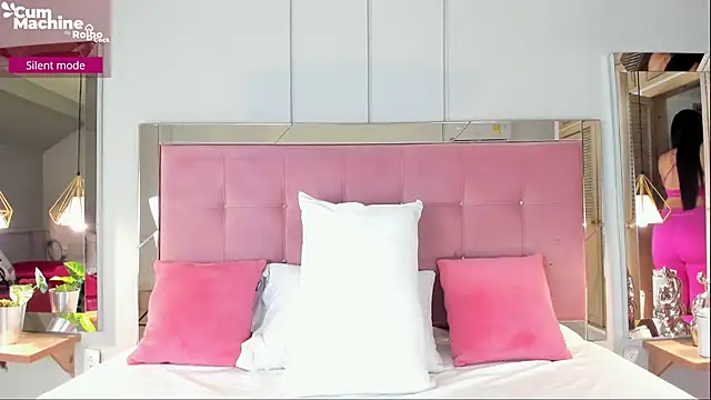 Snapshot of Ahincale chatting on December 2, 7:53 pm Ahincale online show from December 2, 7:53 pm