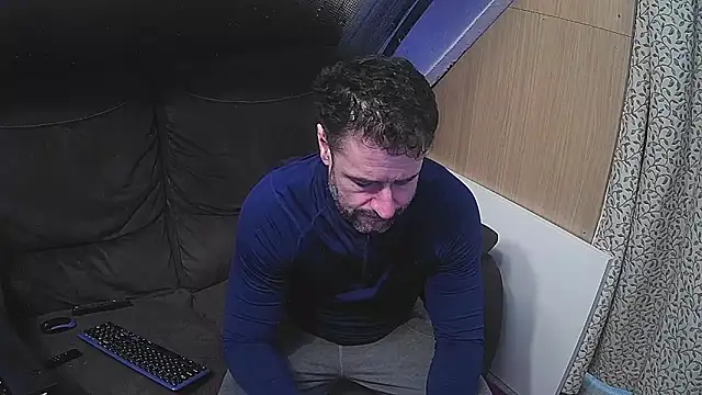 Snapshot of rob2810 chatting on February 26, 6:43 pm rob2810 online show from February 26, 6:43 pm