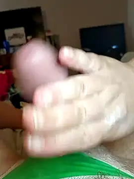 Snapshot of begood4daddy2day chatting on February 17, 7:16 am begood4daddy2day online show from February 17, 7:16 am