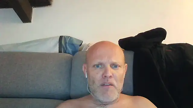 davigochi77bcn online show from November 12, 6:52 pm