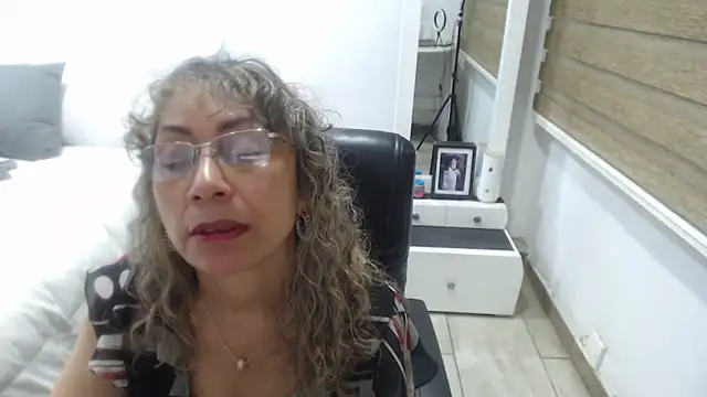 Snapshot of jesy_hot chatting on February 8, 2:26 am jesy hot online show from February 8, 2:26 am