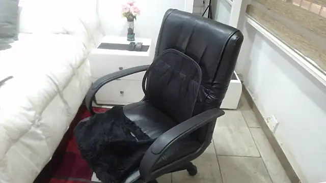 Snapshot of jesy_hot chatting on February 9, 7:51 pm jesy hot online show from February 9, 7:51 pm