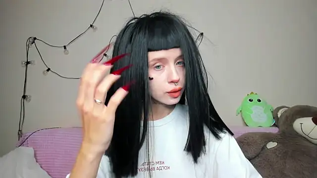 FlowerOfSin2001 online show from September 20, 4:30 pm