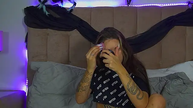 Snapshot of RachelSimpson chatting on October 31, 6:31 pm RachelSimpson online show from October 31, 6:31 pm