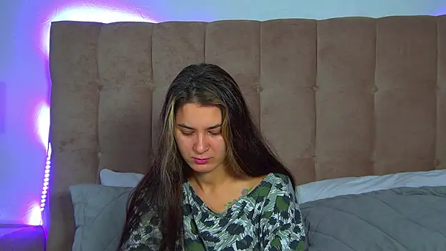 Snapshot of RachelSimpson chatting on November 8, 6:18 pm RachelSimpson online show from November 8, 6:18 pm