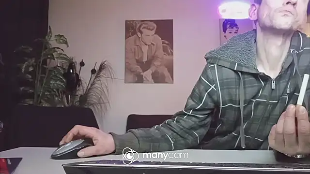 Snapshot of der_dino30 chatting on February 24, 12:52 am der dino30 online show from February 24, 12:52 am