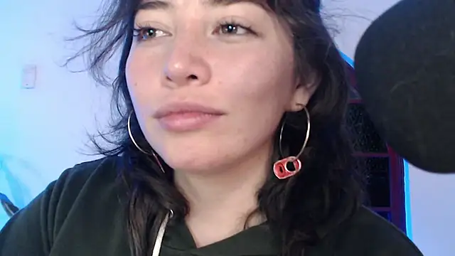 Snapshot of Hannah-Valhalla chatting on December 2, 3:04 am Hannah-Valhalla online show from December 2, 3:04 am