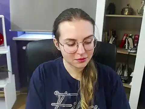 Zoey Erotic online show from January 3, 9:15 am