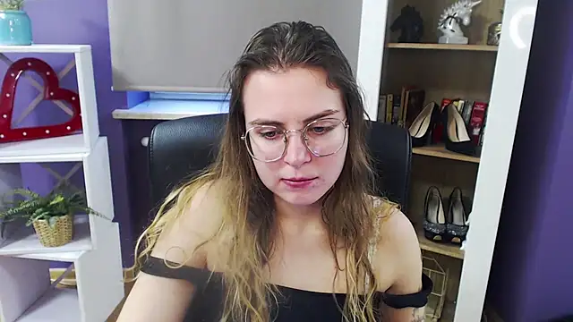 Zoey Erotic online show from February 13, 8:48 am