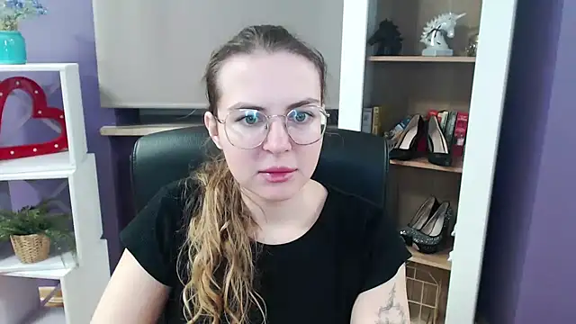 Zoey Erotic online show from February 26, 5:31 am