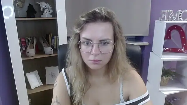 Zoey Erotic online show from September 11, 4:23 am