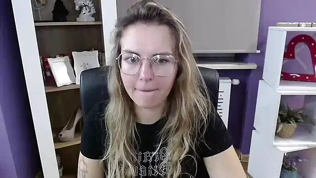 Zoey Erotic online show from October 6, 4:32 am