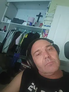 Snapshot of Brutus009 chatting on January 6, 11:29 pm Brutus009 online show from January 6, 11:29 pm