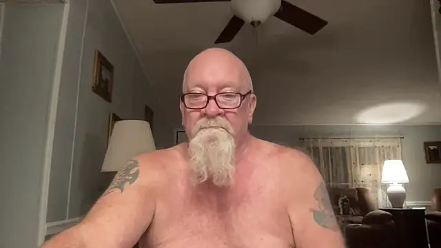 Snapshot of kcbace61760 chatting on October 14, 12:44 am kcbace61760 online show from October 14, 12:44 am