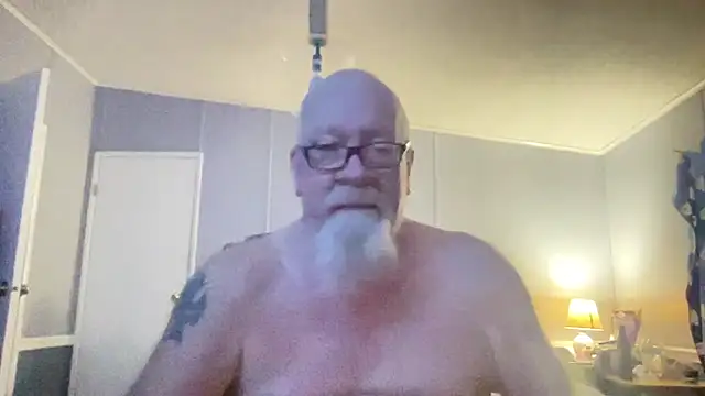 Snapshot of kcbace61760 chatting on December 21, 5:25 am kcbace61760 online show from December 21, 5:25 am