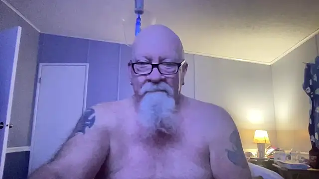 Snapshot of kcbace61760 chatting on December 23, 4:43 am kcbace61760 online show from December 23, 4:43 am