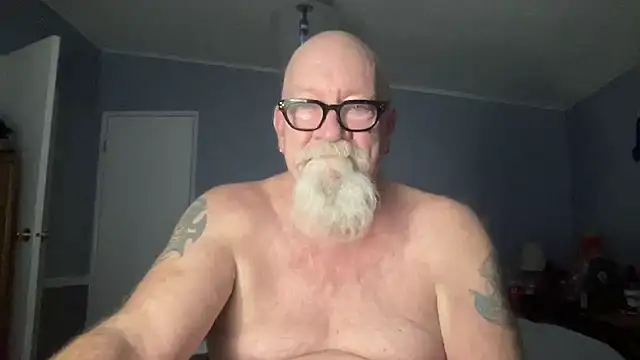 Snapshot of kcbace61760 chatting on January 12, 3:12 am kcbace61760 online show from January 12, 3:12 am