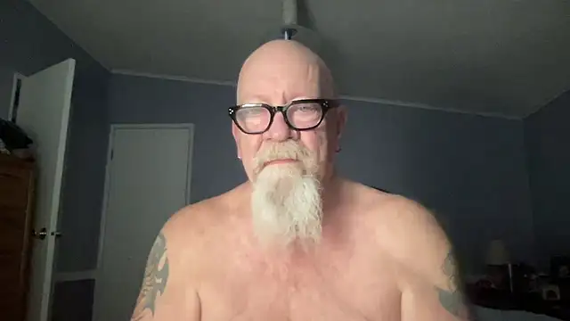 Snapshot of kcbace61760 chatting on January 13, 4:51 am kcbace61760 online show from January 13, 4:51 am