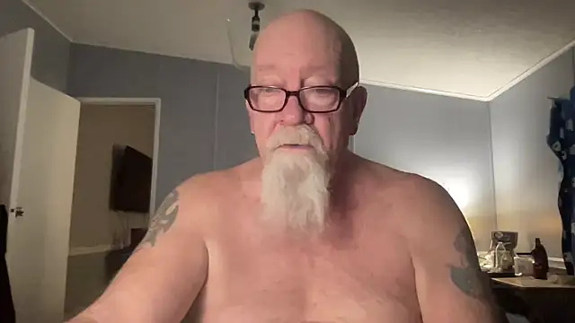 Snapshot of kcbace61760 chatting on February 10, 3:32 am kcbace61760 online show from February 10, 3:32 am