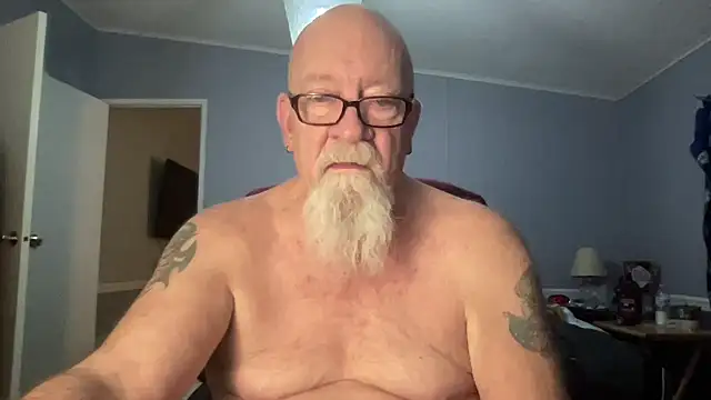 Snapshot of kcbace61760 chatting on February 13, 3:24 am kcbace61760 online show from February 13, 3:24 am