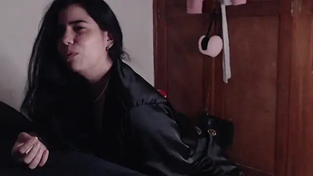 Snapshot of sex_mia chatting on December 17, 11:33 pm sex mia online show from December 17, 11:33 pm