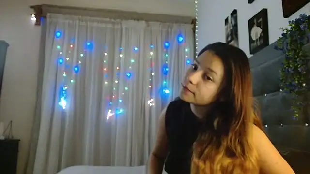 3littleschoolteens online show from December 18, 8:09 am