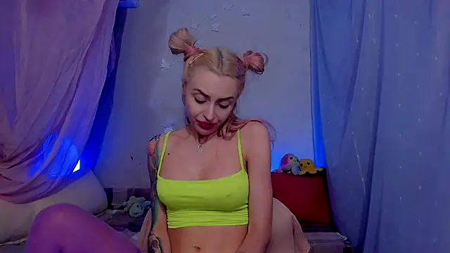 LickLizzy online show from January 18, 5:41 am