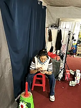 LaInsaciableIntensa online show from November 2, 11:51 pm