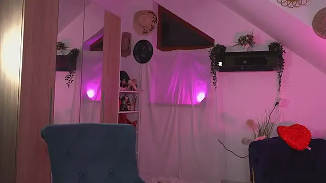 Snapshot of Amaliamour chatting on October 4, 1:25 am Amaliamour online show from October 4, 1:25 am