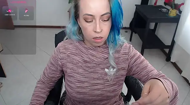 charlottezoe15 online show from February 13, 3:35 pm