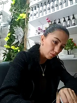 Snapshot of LunaZambrano chatting on February 1, 8:16 pm LunaZambrano online show from February 1, 8:16 pm