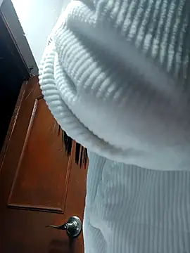 Snapshot of LunaZambrano chatting on December 4, 3:49 am LunaZambrano online show from December 4, 3:49 am