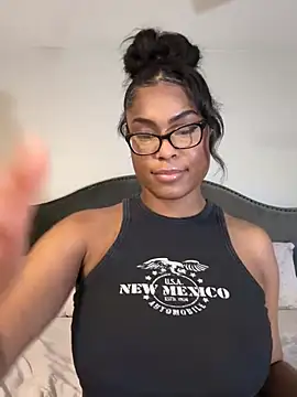 CandyLuxxxx online show from March 15, 12:25 am