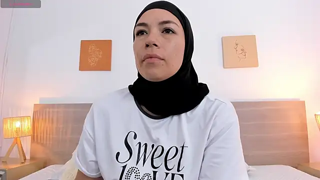 aisha vs online show from October 30, 12:50 pm