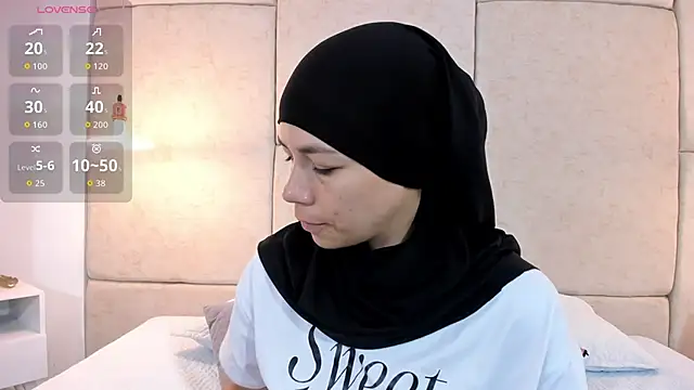 aisha vs online show from March 17, 12:30 pm