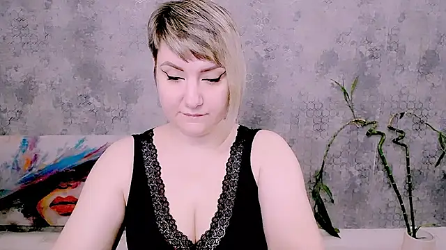 Djullia online show from May 25, 5:57 am