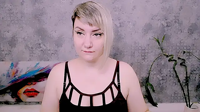 Djullia online show from July 5, 5:03 am