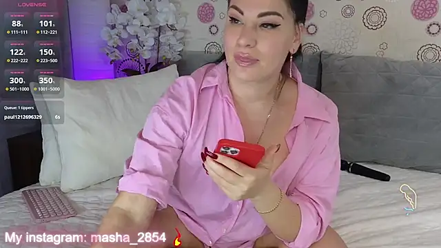 Snapshot of Madelynn chatting on March 18, 4:37 pm Madelynn online show from March 18, 4:37 pm
