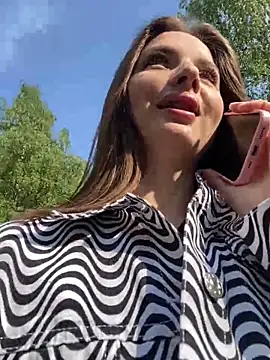 KrisMagnoly online show from May 17, 1:51 pm