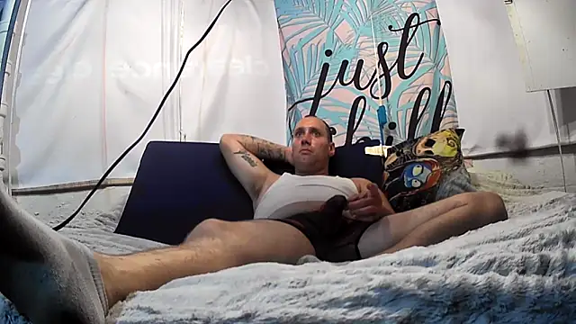 Snapshot of cum4calvin chatting on November 8, 7:08 am cum4calvin online show from November 8, 7:08 am