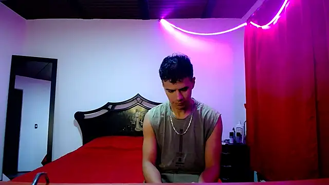 Snapshot of Deiby_casas chatting on February 14, 5:30 am Deiby casas online show from February 14, 5:30 am