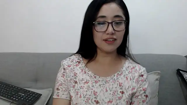 YummymeowW online show from January 24, 9:15 pm