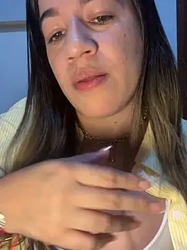 Snapshot of Antonellachic73 chatting on October 11, 12:43 am Antonellachic73 online show from October 11, 12:43 am