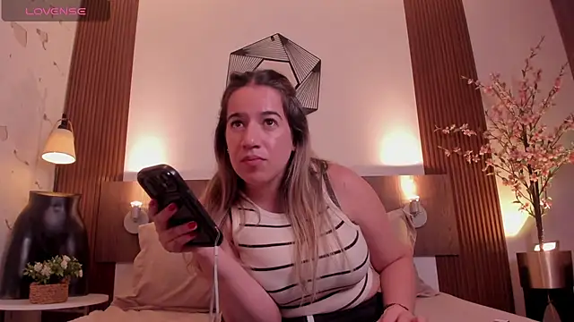 Antonellachic73 online show from April 20, 10:00 pm