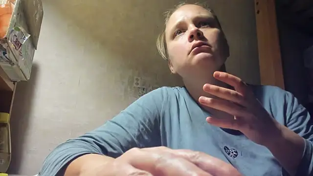 Snapshot of FrumCake chatting on March 11, 11:04 pm FrumCake online show from March 11, 11:04 pm