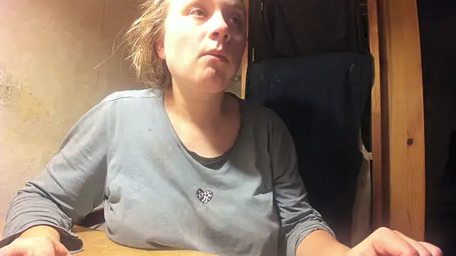 Snapshot of FrumCake chatting on March 21, 5:02 pm FrumCake online show from March 21, 5:02 pm