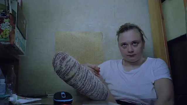 Snapshot of FrumCake chatting on March 23, 7:34 am FrumCake online show from March 23, 7:34 am