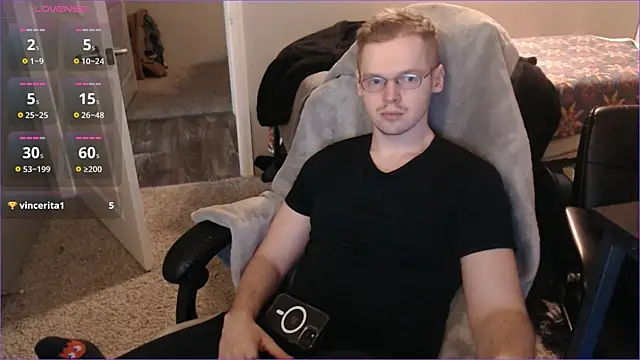 Snapshot of doloresman chatting on February 19, 9:36 pm doloresman online show from February 19, 9:36 pm